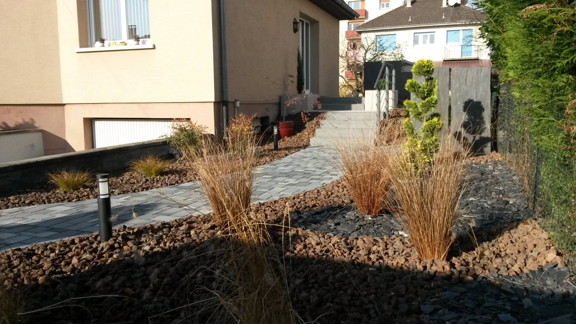 20151203_112727 | www.jardin-design-68.fr Entre pierre et plantes… un escalier principale !!! Ingersheim