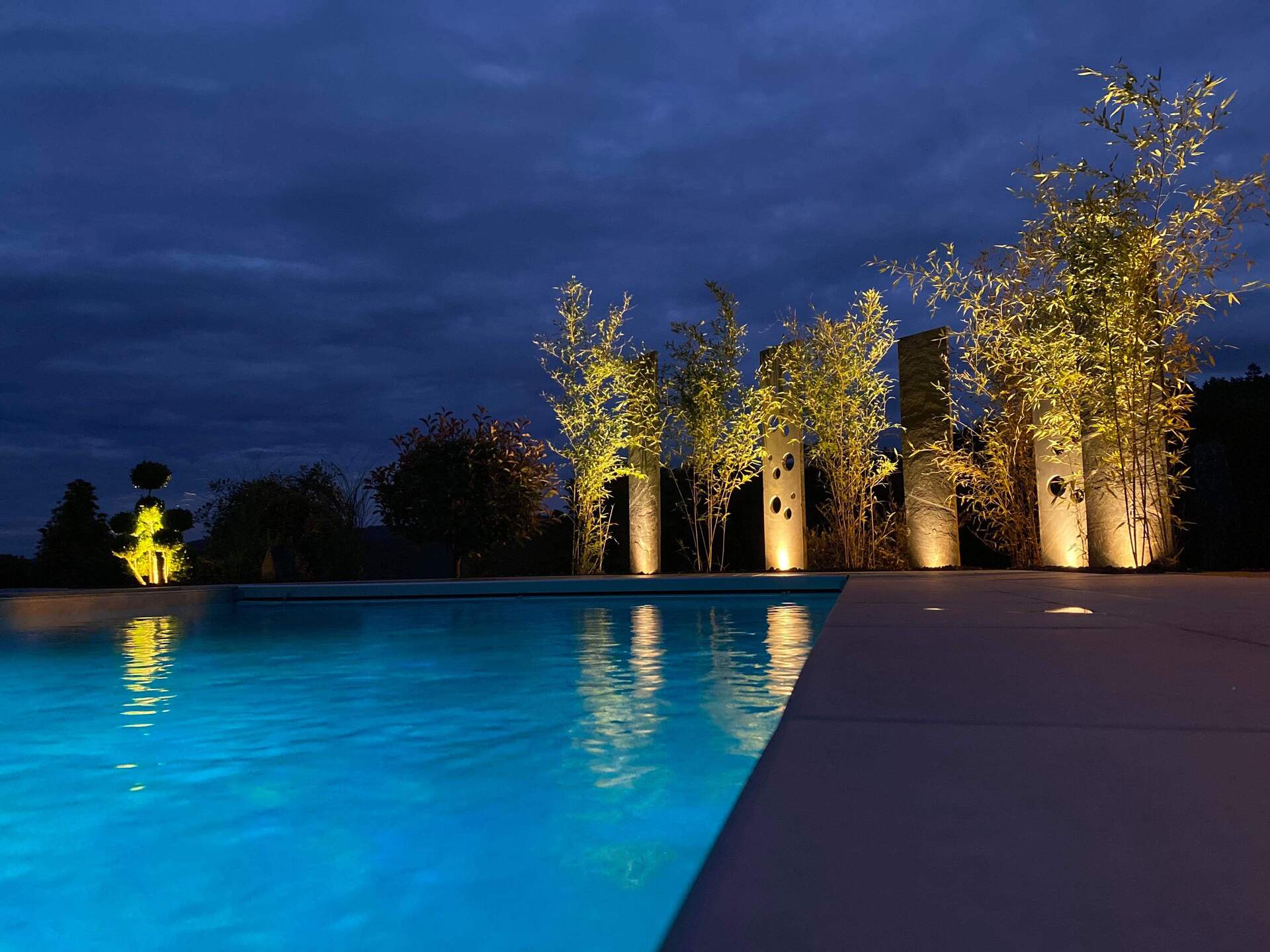 Piscine miroir ou &agrave; d&eacute;bordement : quelles diff&eacute;rences et quel int&eacute;r&ecirc;t ? Rouffach