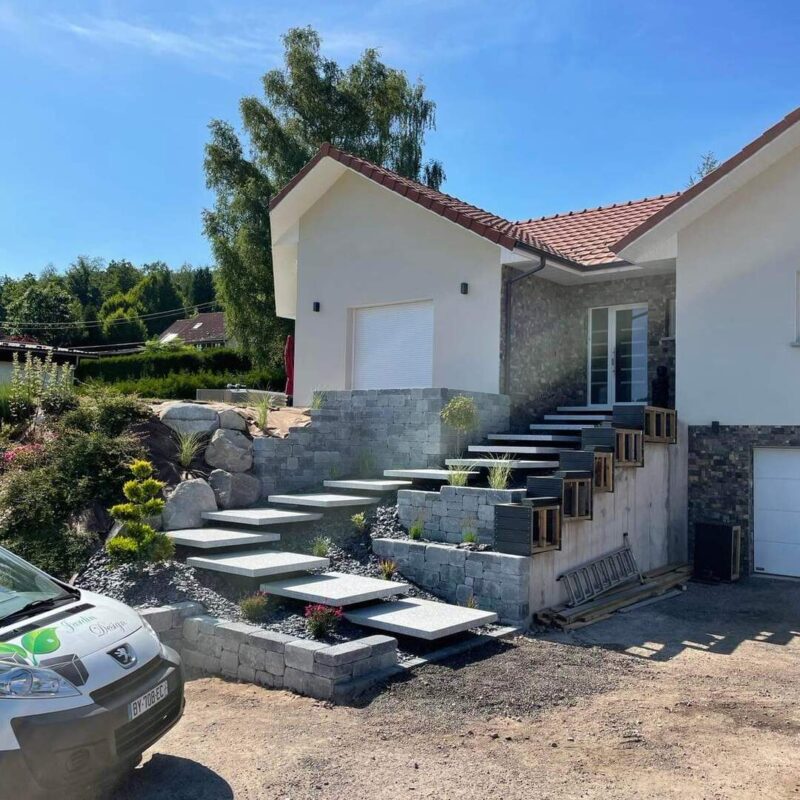 Quel mat&eacute;riau privil&eacute;gier pour un escalier de jardin durable : pierre, b&eacute;ton ou bois ? Rouffach