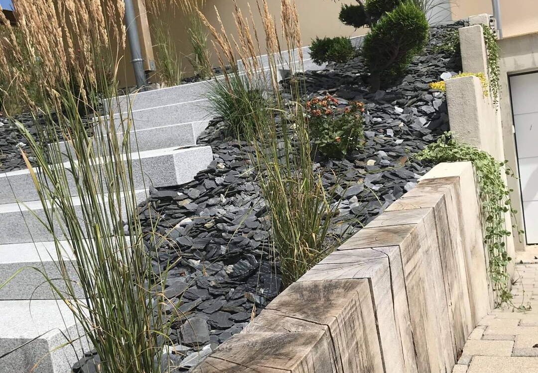 Quels sont les avantages des murets en pierre naturelle pour cr&eacute;er des brise-vues ? Munster