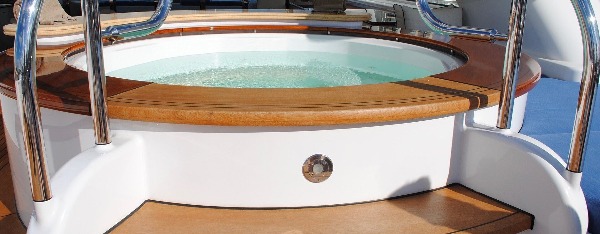 BIENFAITS_SPA 1920X750 | www.jardin-design-68.fr Pourquoi contacter un professionnel pour l’installation de son spa ? Munster